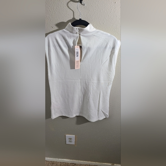 Ivory top can worn under a blazer or with jeans - Picture 1 of 3